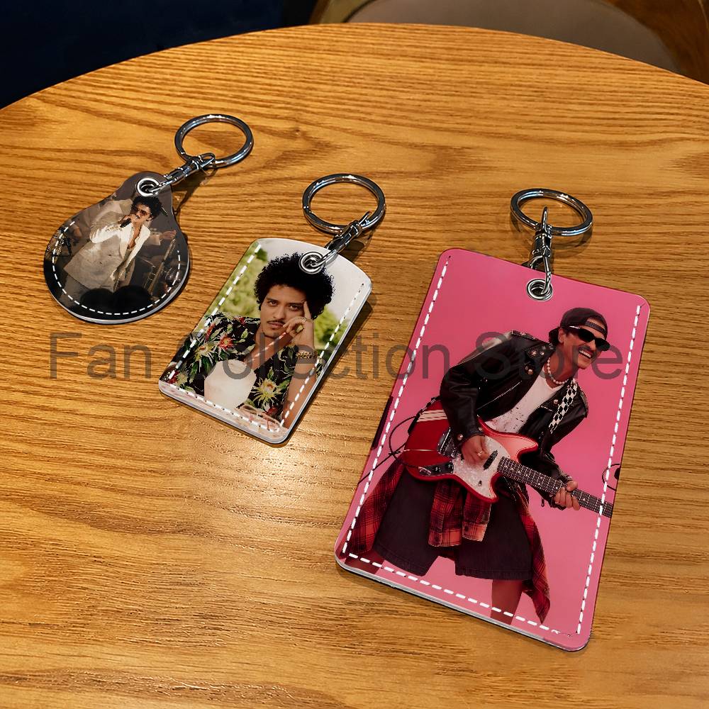 Singer B-Bruno Mars The Romant - đánh giá và giá Airtag Holder Case