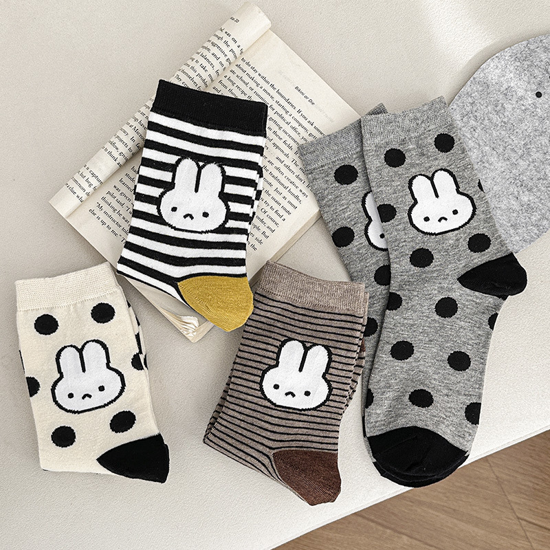 Miffy rabbit socks high color  - đánh giá và giá Airtag Holder Case