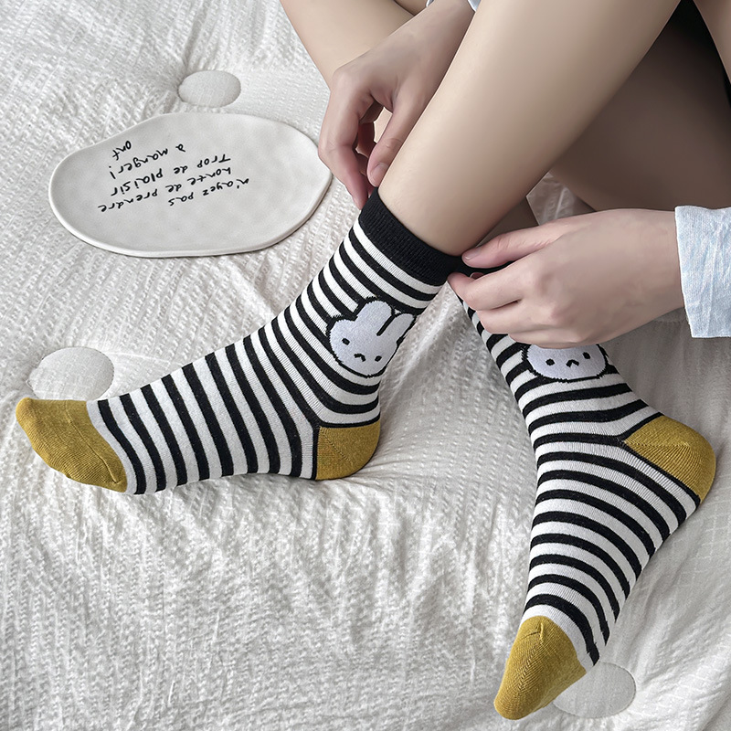 Miffy rabbit socks high color  - đánh giá và giá Airtag Holder Case